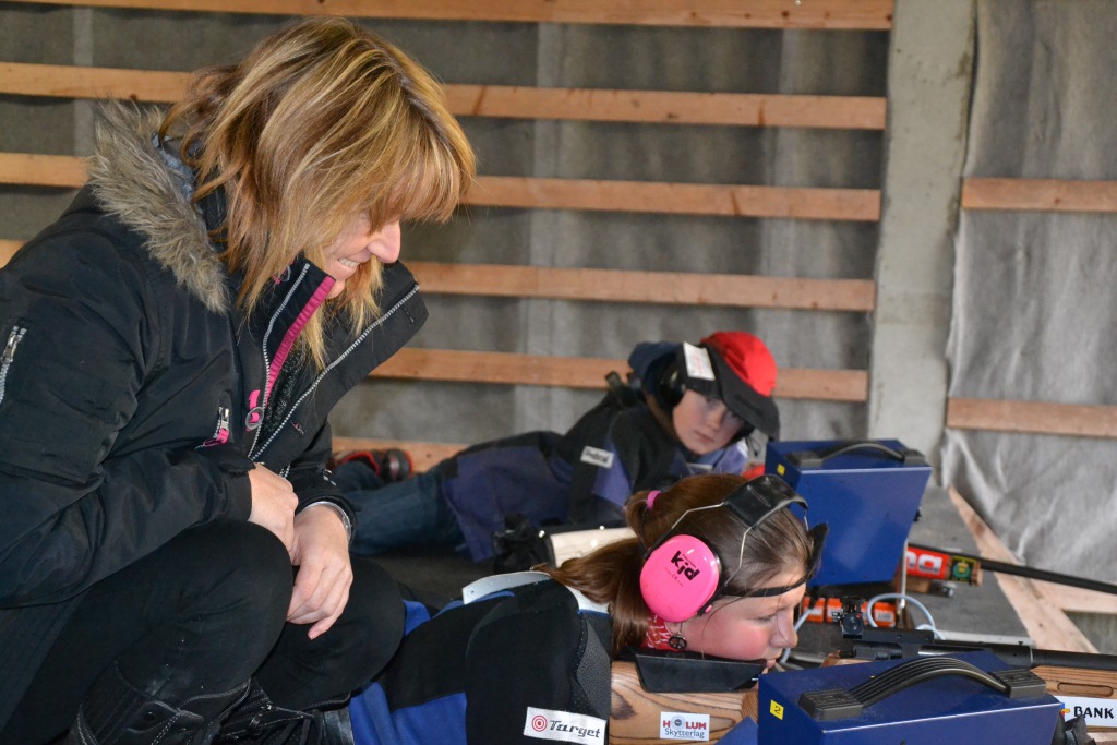 Mette Elisabeth Finnestad instruerer på 100m