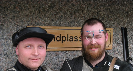 Foreløpig pallplass til Daniel Sørli (t.h.). Her er han flankert av Ole Arild Aa.