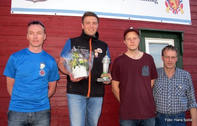 Her har vi de fire på pallen - fra v. Ingvar Brohaug, Tobias Hodøl, Erland Haugen og Tore Lunsæter.