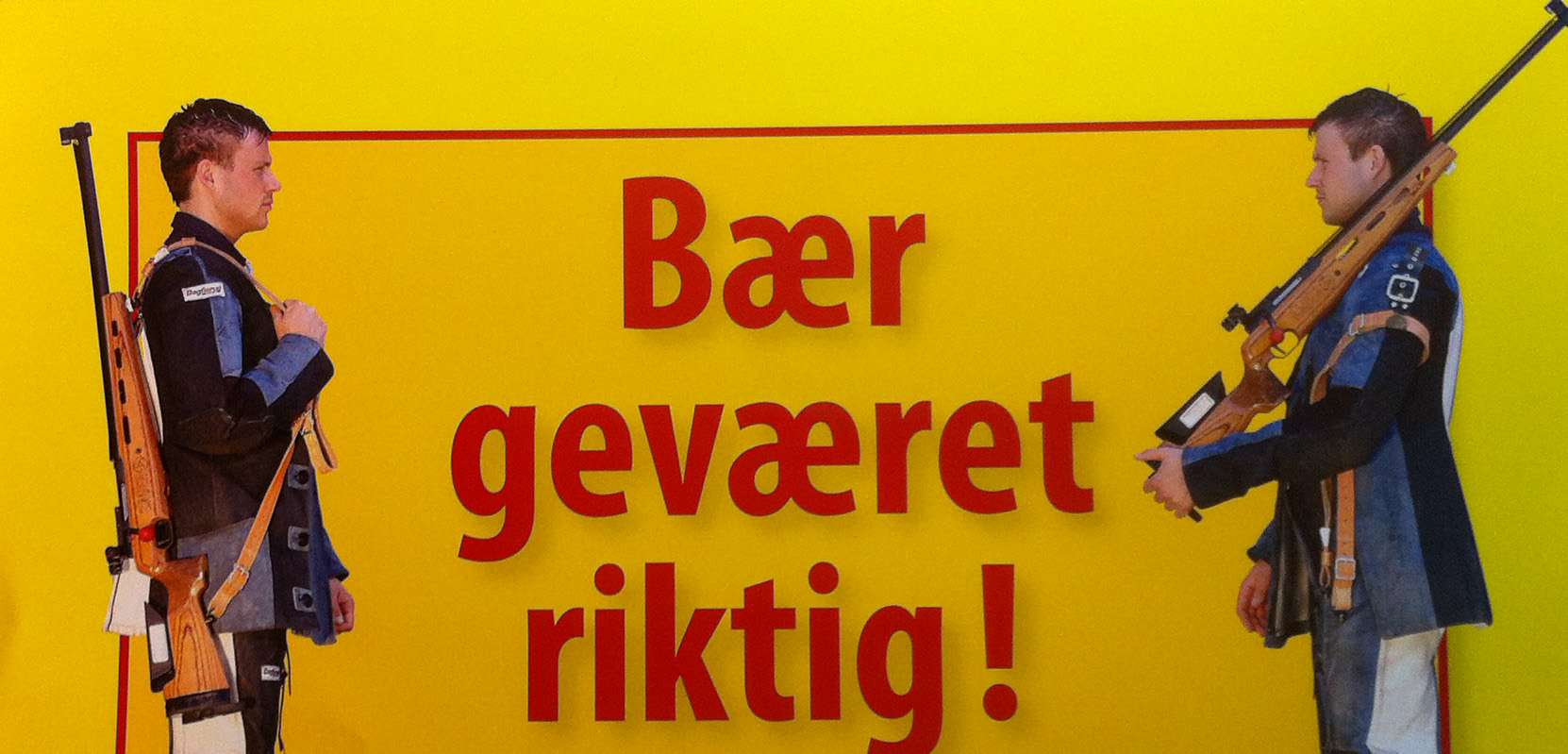 Slik skal geværet bæres utenfor standplass