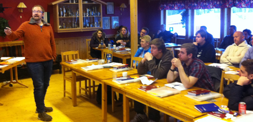 Ungdomskonsulent Nils Erik Lundon holder kurs i samlagene om ungdomsarbeid og rekruttering (illustrasjonsfoto) 